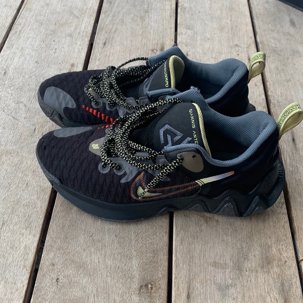 Mens Nike Giannis Antetokounmpo basketball sneaker